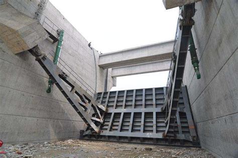 大型钢结构水库闸门—产品详情—新河县前进水工机械厂