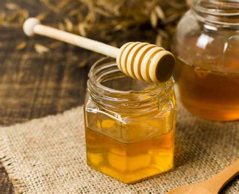 This Salt And Honey Face Mask For Glowing Skin Works For Real | Herzindagi