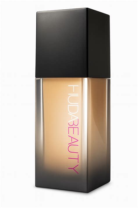 HUDA BEAUTY Foundation – Dusky Docker