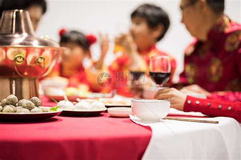 过年一家人吃团圆饭高清图片下载-正版图片500771626-摄图网