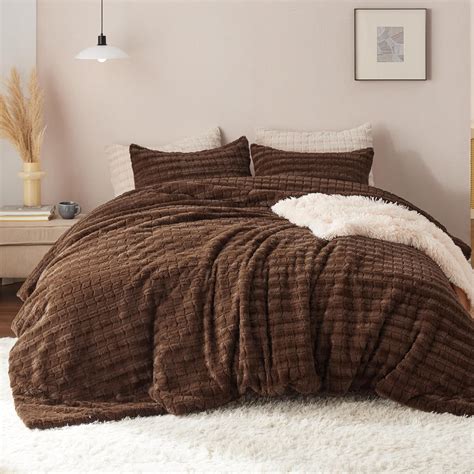 Bedsure Faux Fur Comforter Set - Soft, Chocolate Brown Queen Size ...