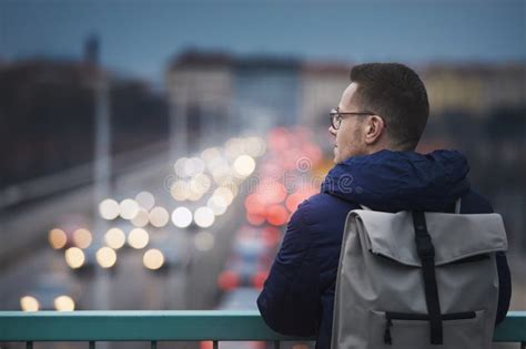 Busy Man Looking Up 的图像结果