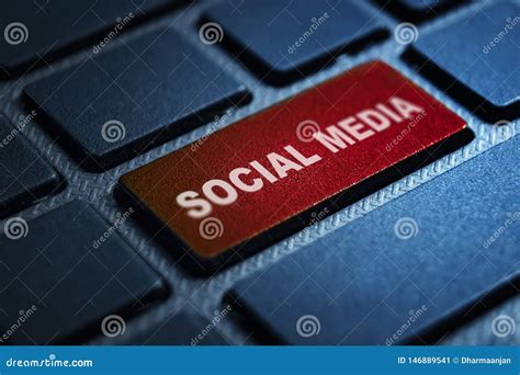 Social Media Keyword on Keyboard Stock Illustration - Illustration of ...