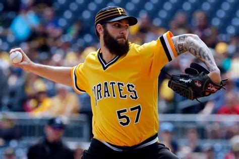 Mesero confunde a un pitcher de los Pirates con Bryce Harper y le juega ...
