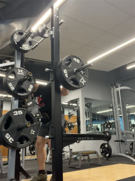 ATG Pause Squat 315 lbs/143 kg x8 @201 lbs/91 kg bodyweight : r/GYM