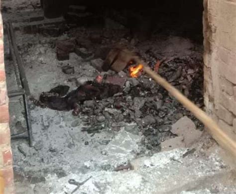 सुलतानपुर में संदिग्ध पर‍िस्‍थ‍ित‍ियों में शराब की दुकान में लगी आग ...