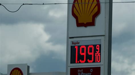 Wisconsin gas prices stay low as demand remains low nationally