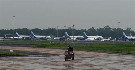 Delhi airport to close one of its three runways for repair in November ...