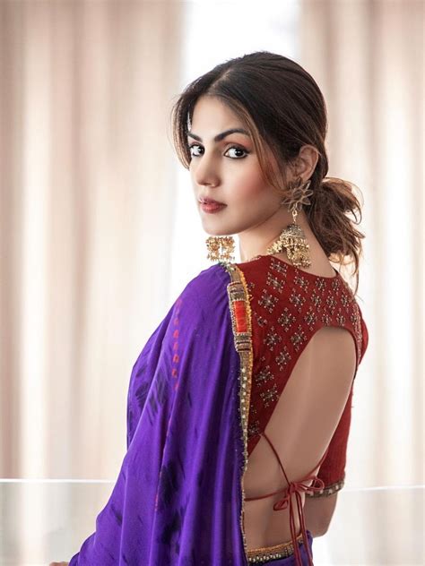 Nari in Saree, Rhea Chakraborty