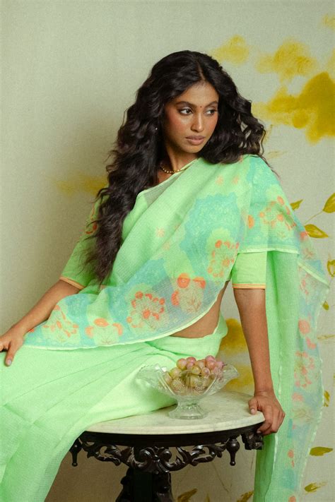 Green Sarees - Modern Green Handloom Sarees For Women