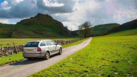 Tips for driving on country roads | AXA UK