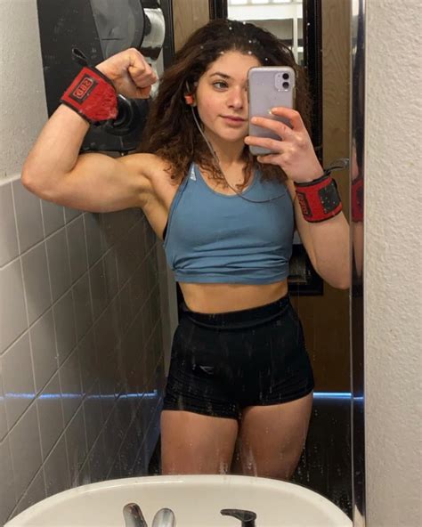 serena Abweh : r/musclegirlsflexing