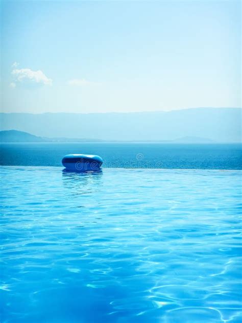 Infinity Pool Sea View 的图像结果