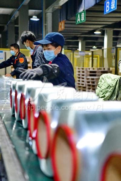 江西赣州：就业车间生产忙-人民图片网