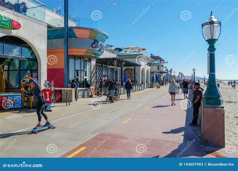 Path and Walkway Along Mission Beach, San Diego, California, USA ...