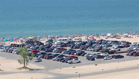 10 Beautiful Beaches You Can Visit in The Great Lake State - lifeberrys.com