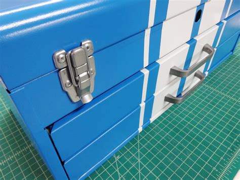 Rusty Tool Box Repair 的图像结果