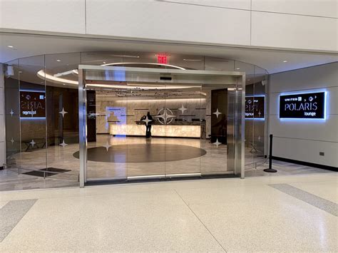 Review: United Polaris Lounge Newark (EWR) | Thrifty Traveler