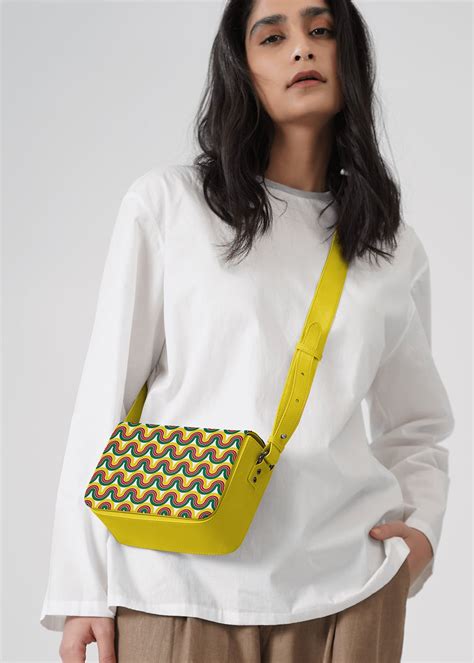 Get Wavey Maroon Sol Box Shoulder Bag at ₹ 1899 | LBB Shop