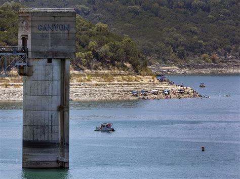 Canyon Lake water levels plummet to historical lows