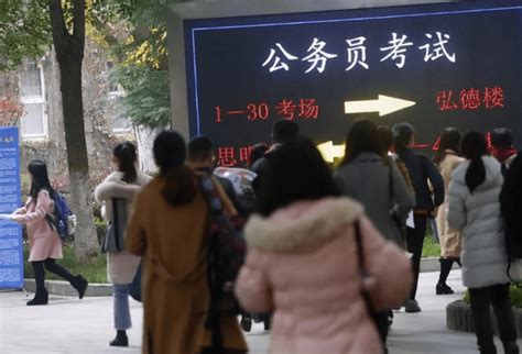 985研究生在华为工作4年，近日晒出工资单，并与同班学渣对比-大河新闻