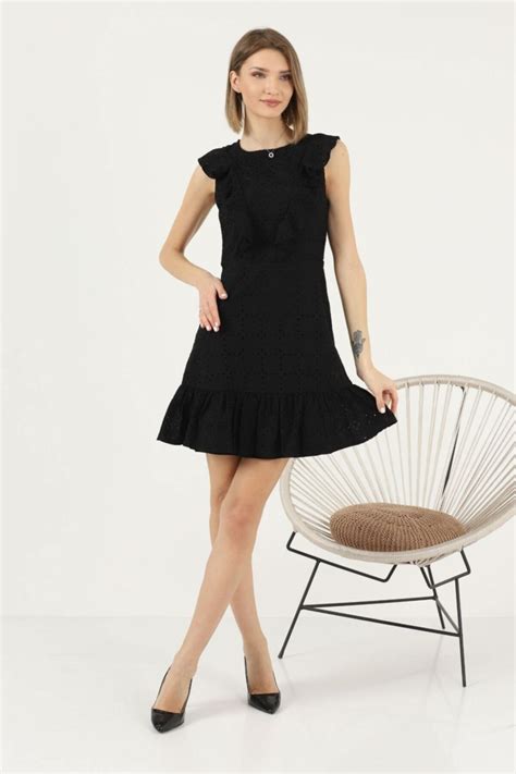 Siyah Brode Bisiklet Yaka Sıfır Kol Mini Kloş Elbise - Mylace | ElbiseBul