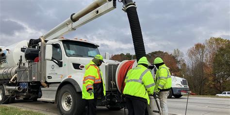 GDOT cleans clogged storm drains ahead of rainy holiday travel day