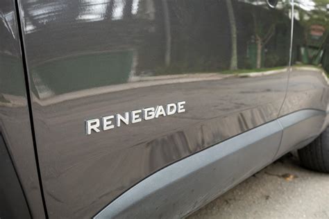Tracker RS x Renegade Longitude: SUVs de personalidade. Qual é melhor?