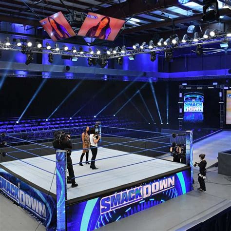 Ring Di Wrestling Cortile La Virtù Di Uno Spettacolo Eccessivo,