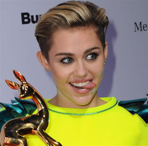 Miley Cyrus Net Worth (2021), Height, Age, Bio and Facts
