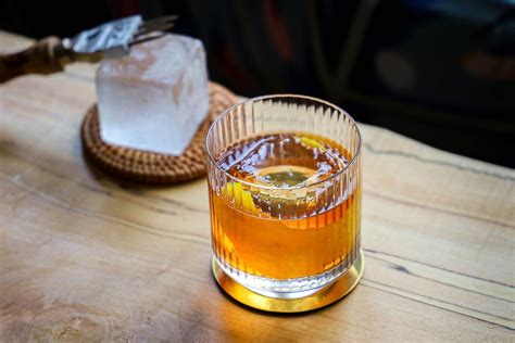 How to Make a Rusty Nail Cocktail | Wine Enthusiast/