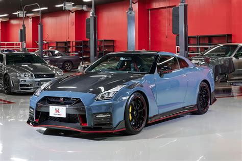 2022 Nissan GT-R Nismo Shows Off Its New Naked Carbon Bonnet