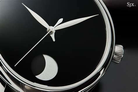 Hands-On with the H. Moser & Cie. Endeavour Perpetual Moon Vantablack ...