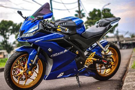 Yamaha YZF-R15 V3.0 2018 STD Bike Photos - Overdrive