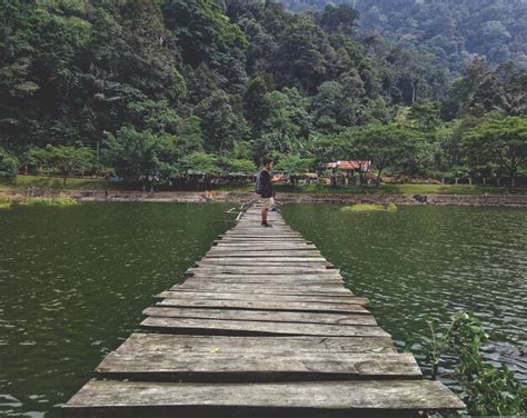 Pier over lake | Premium Photo