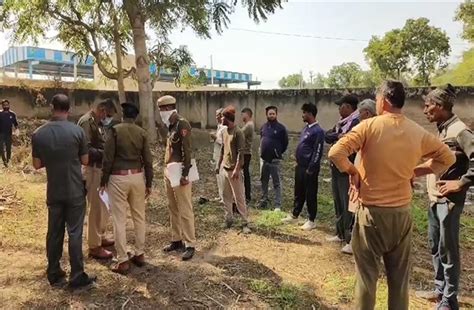 Haryana: महेंद्रगढ़ में खाली प्लॉट में इस हालत में मिला शव, इलाके में ...