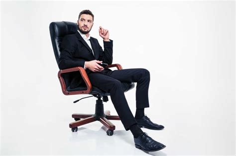 坐在椅子上的男人 后期素材 TIF坐在椅子上的男人后期素材下载-青模后期素材