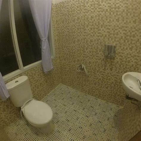 MARCELL GUEST HOUSE BIRA (Bulukumba) - Guesthouse Reviews & Photos ...