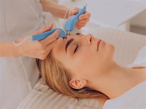 Crepey Skin Treatment Options: What Really Works | Hubmed