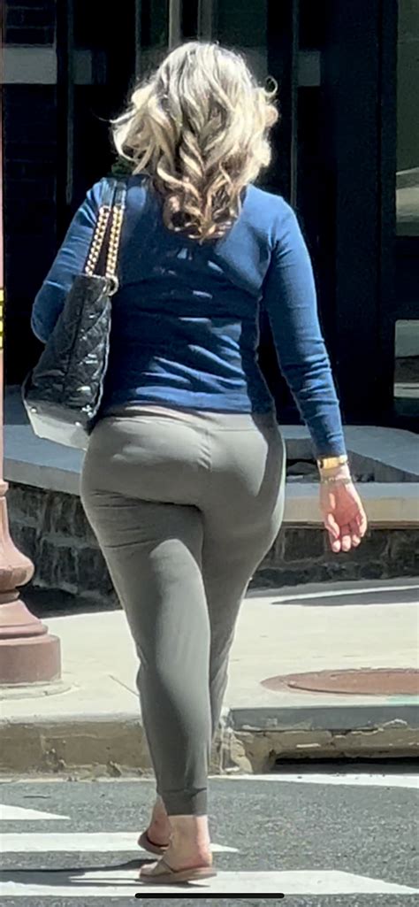Milf PAWG ass in sweats jiggling all over the place - ass - Forum