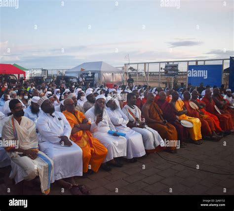 Colombo, Sri Lanka. 28th May 2022. Clergy from Christian, Buddhist ...