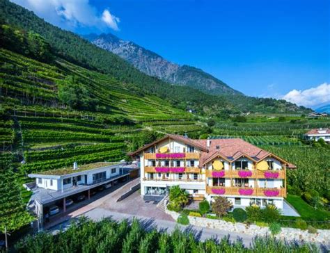 HOTEL PENSION FLORA (Lagundo) - Hotel Reviews & Photos - Tripadvisor