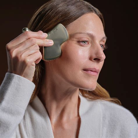 Sisley Ginkgo Gua Sha | Flannels