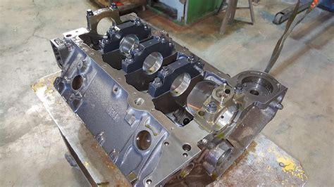 Line Bore Engine Block 的图像结果