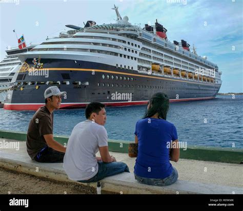 Nassau, New Providence, Bahamas. 16th Jan, 2009. Three young Bahamians ...