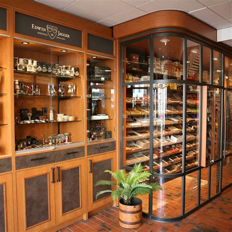 TOBACCOSHOP VAN RENSSEN - All You Need to Know BEFORE You Go 2026 (with ...