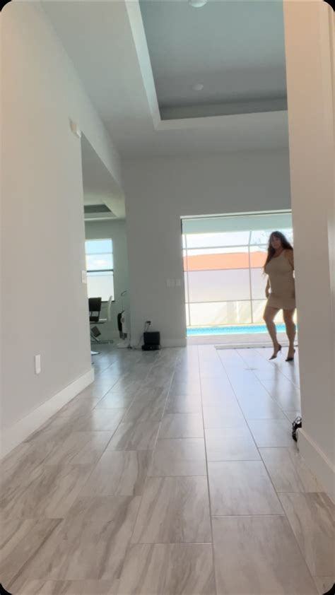 Mikki Simon | Better watch out better not cry… naughty it nice … let me know in comments | Instagram