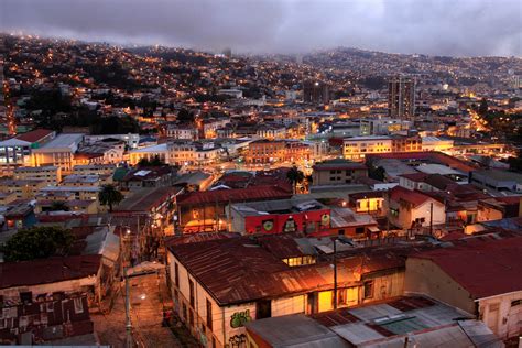 People in Town Photography 的图像结果