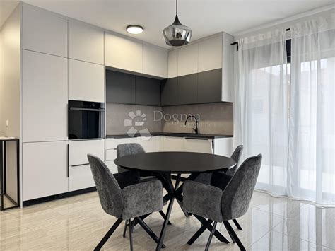 ZADAR – PRIZEMNI STAN S VRTOM I 2 PARKINGA, stan, površina 85,71m2