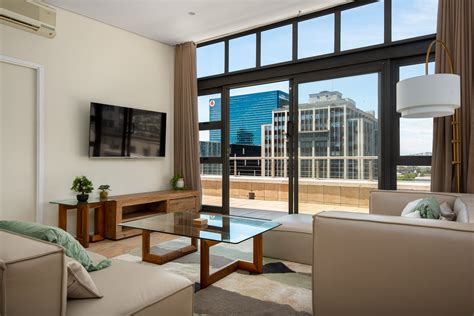 Stylish 11th Floor Retreat in Fountains Hotel - Home Rental in Cape Town